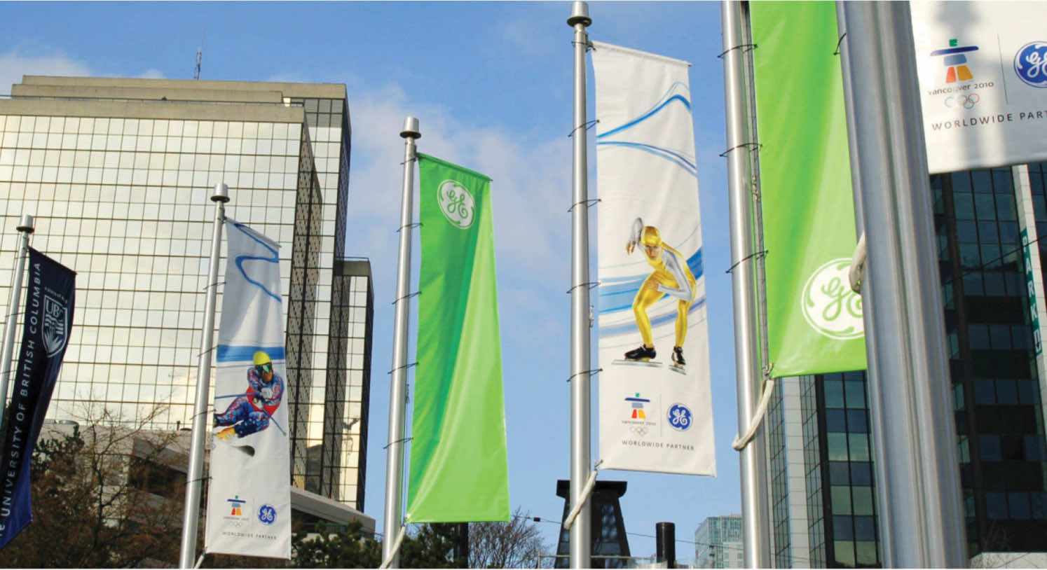 GE - Plaza flags