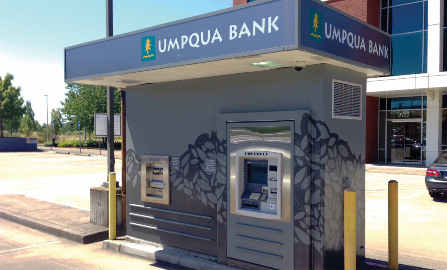 Umpqua Bank - ATM outside