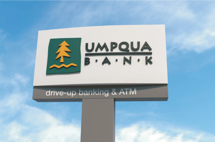 Umpqua Bank - Signage daytime